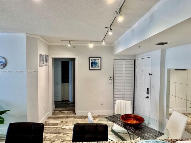 Apartment for rent  Unit #405 - photo 6151962