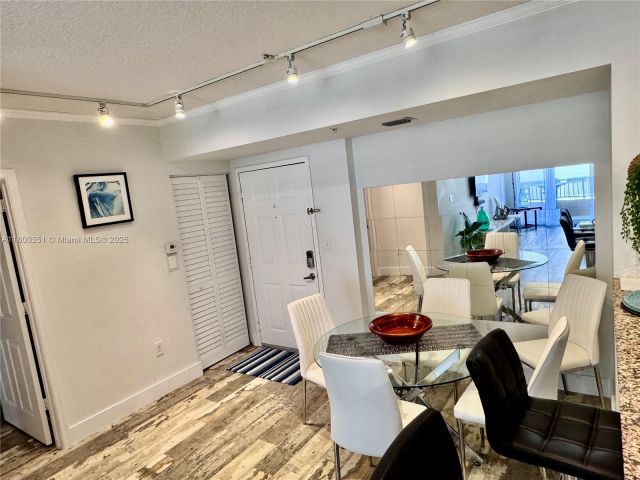 Apartment for rent  Unit #405 - photo 6151963