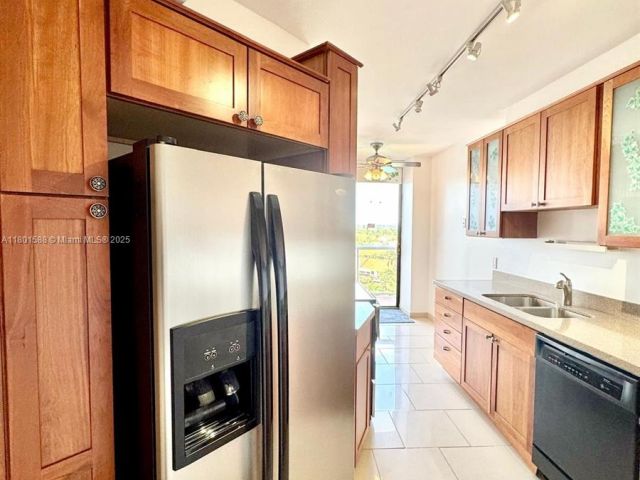 Apartment for sale  Unit #810 - photo 6009497