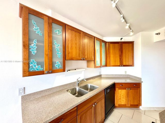 Apartment for sale  Unit #810 - photo 6009498