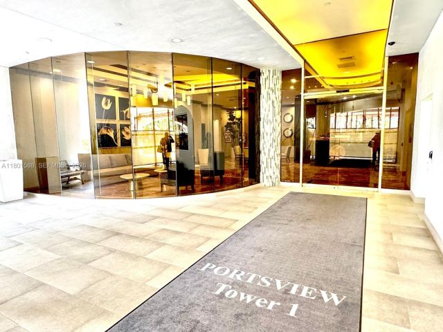 2-bedroom condo for sale in Aventura - 3610 Yacht Club Dr 810 - MondialRealty