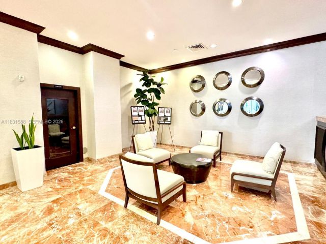 2-bedroom condo for sale in Aventura - 3610 Yacht Club Dr 810 - MondialRealty