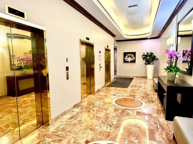 2-bedroom condo for sale in Aventura - 3610 Yacht Club Dr 810 - MondialRealty