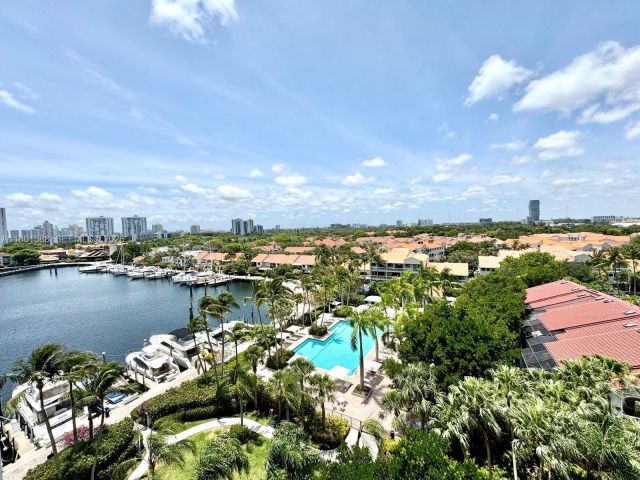 2-bedroom condo for sale in Aventura - 3610 Yacht Club Dr 810 - MondialRealty