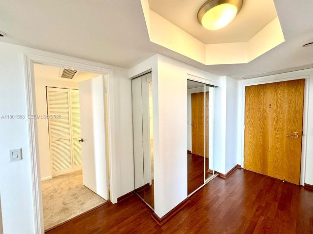 2-bedroom condo for sale in Aventura - 3610 Yacht Club Dr 810 - MondialRealty