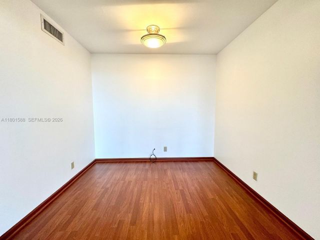 2-bedroom condo for sale in Aventura - 3610 Yacht Club Dr 810 - MondialRealty