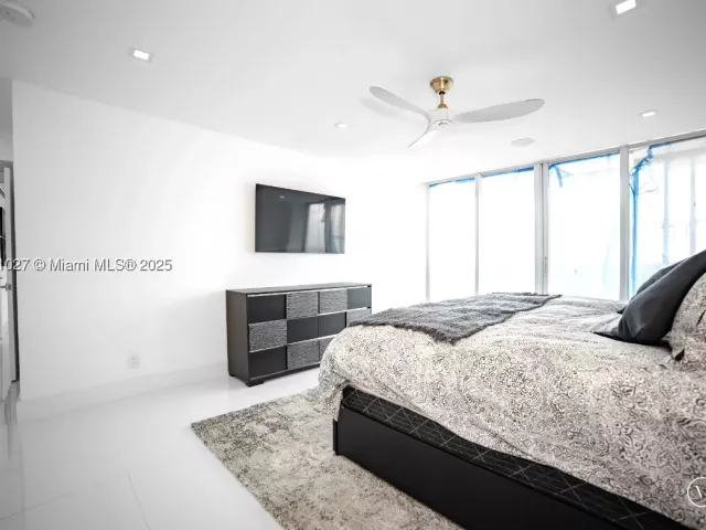 3-bedroom condo for rent in Miami Beach - 5600 Collins Ave 14K - MondialRealty