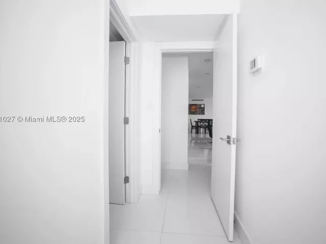 3-bedroom condo for rent in Miami Beach - 5600 Collins Ave 14K - MondialRealty