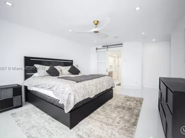3-bedroom condo for rent in Miami Beach - 5600 Collins Ave 14K - MondialRealty