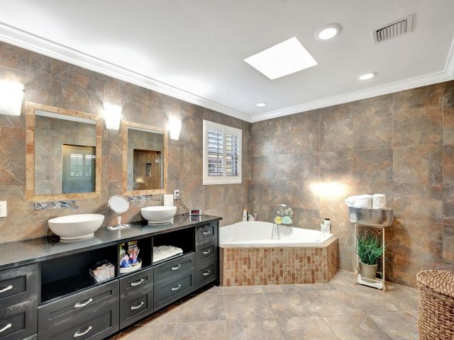 Home for sale at 2601 NE 27th Ter - photo 6034781