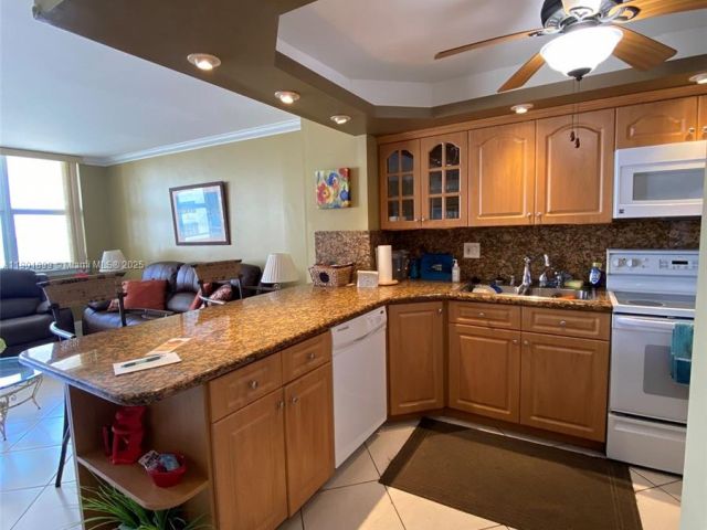 Apartment for sale  Unit #403 - photo 7432940