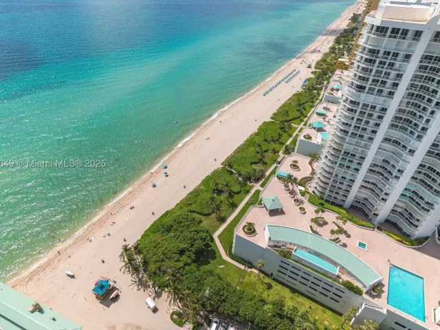 2-bedroom condo for sale in Sunny Isles Beach - 16699 Collins Ave 3401 - MondialRealty