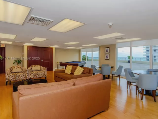 2-bedroom condo for sale in Sunny Isles Beach - 16699 Collins Ave 3401 - MondialRealty