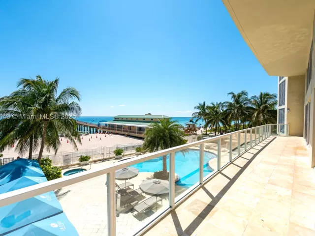 2-bedroom condo for sale in Sunny Isles Beach - 16699 Collins Ave 3401 - MondialRealty