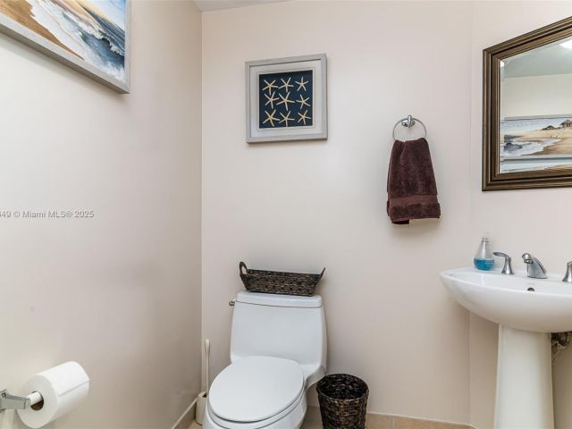 Apartment for sale  Unit #3401 - photo 6011294