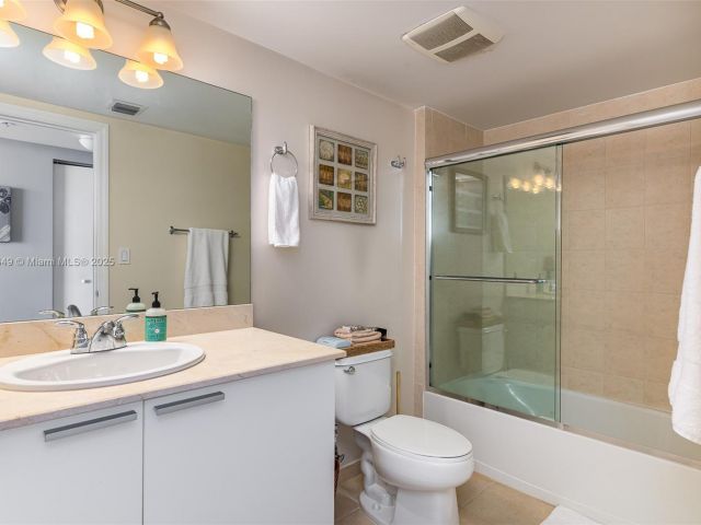 Apartment for sale  Unit #3401 - photo 6011297