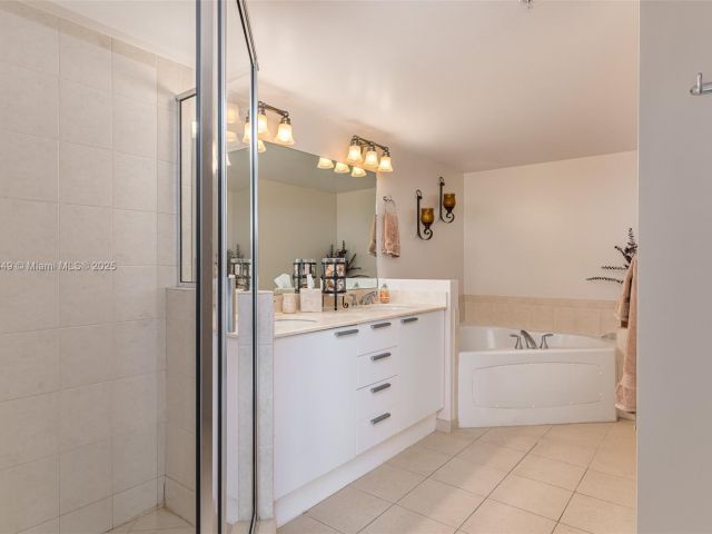 Apartment for sale  Unit #3401 - photo 6011301