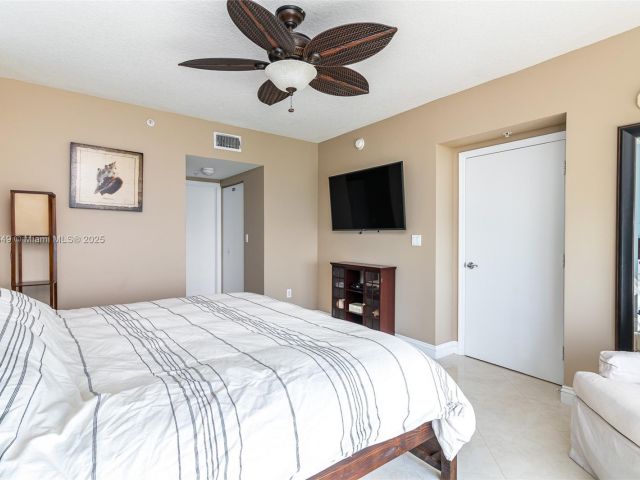 Apartment for sale  Unit #3401 - photo 6011302