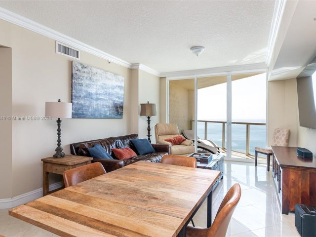 Apartment for sale  Unit #3401 - photo 6011307