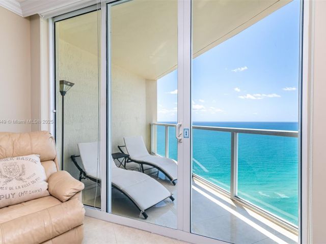 Apartment for sale  Unit #3401 - photo 6011310