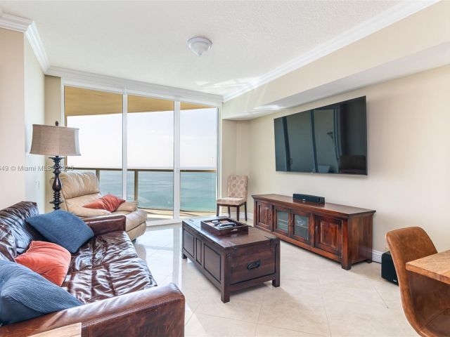 Apartment for sale  Unit #3401 - photo 6011311