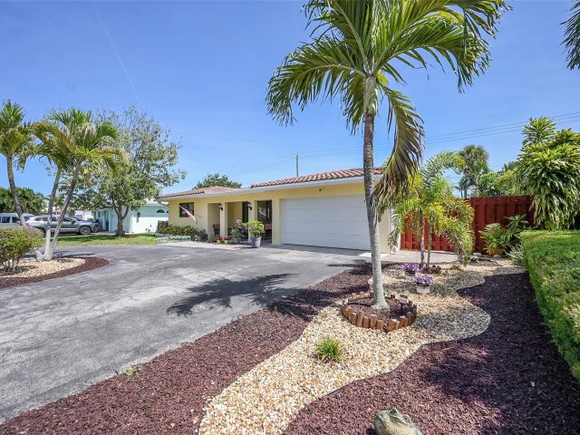 Home for sale at 420 SE 5th St - photo 6038419