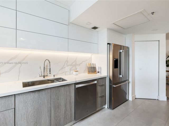 Apartment for rent  Unit #1110 - photo 6016710