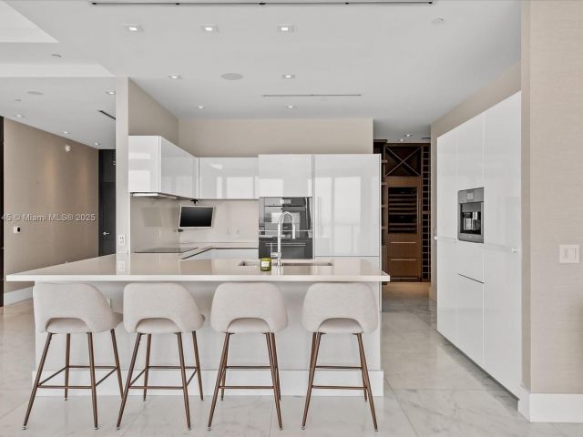 Apartment for rent  Unit #4104 - photo 6011899