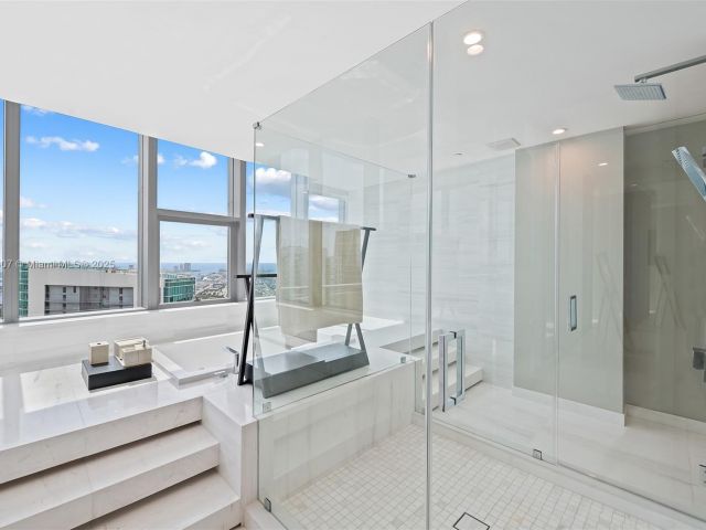 Apartment for sale  Unit #PH 5401 - photo 6017087