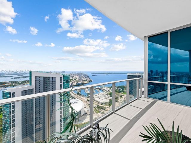 Apartment for sale  Unit #PH 5401 - photo 6017101