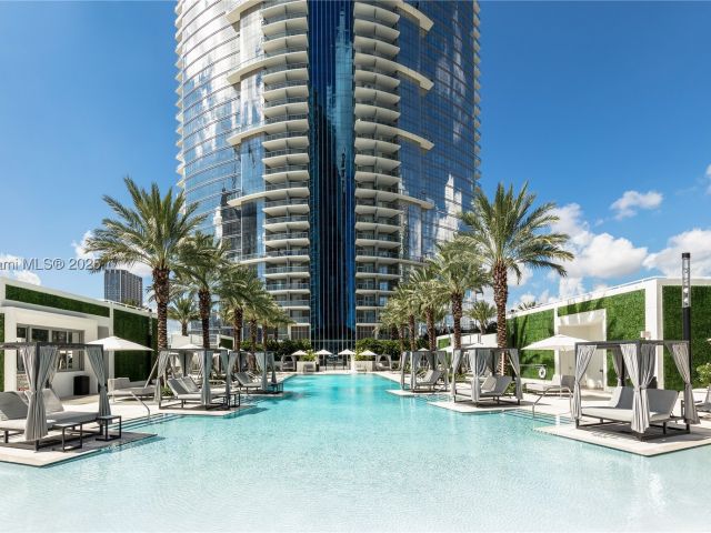 5-bedroom condo for sale in Miami - 851 NE 1st Ave PH 5401 - MondialRealty