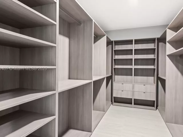 5-bedroom condo for sale in Miami - 851 NE 1st Ave PH 5401 - MondialRealty