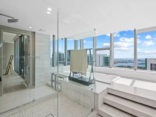 5-bedroom condo for sale in Miami - 851 NE 1st Ave PH 5401 - MondialRealty