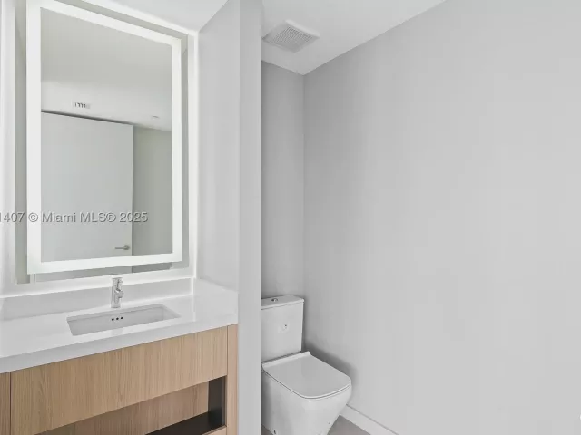 5-bedroom condo for sale in Miami - 851 NE 1st Ave PH 5401 - MondialRealty