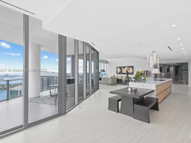 5-bedroom condo for sale in Miami - 851 NE 1st Ave PH 5401 - MondialRealty