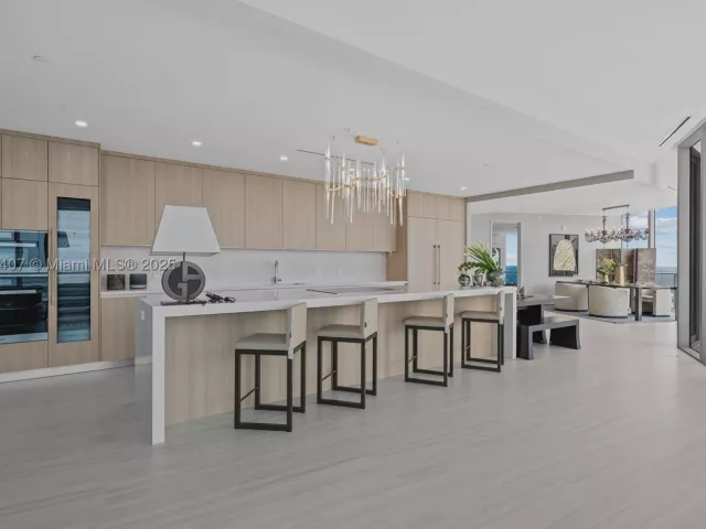 5-bedroom condo for sale in Miami - 851 NE 1st Ave PH 5401 - MondialRealty