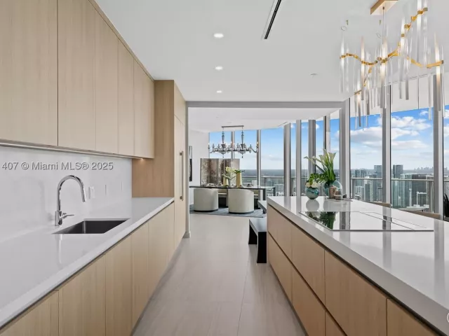 5-bedroom condo for sale in Miami - 851 NE 1st Ave PH 5401 - MondialRealty