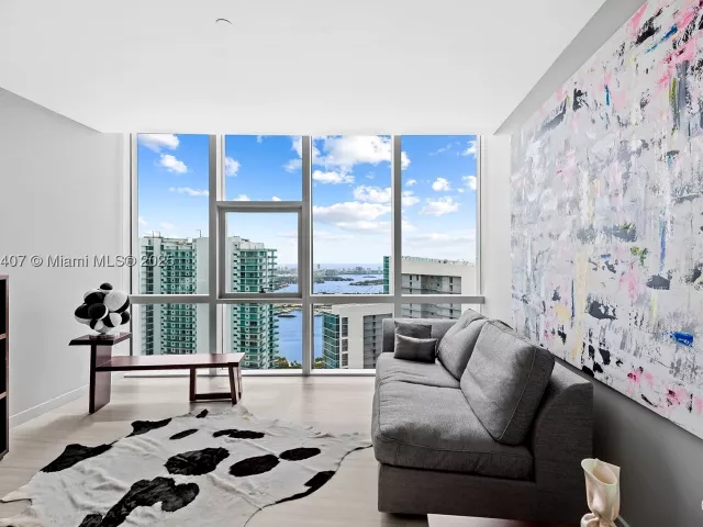 5-bedroom condo for sale in Miami - 851 NE 1st Ave PH 5401 - MondialRealty