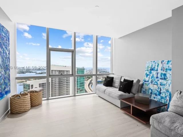 5-bedroom condo for sale in Miami - 851 NE 1st Ave PH 5401 - MondialRealty