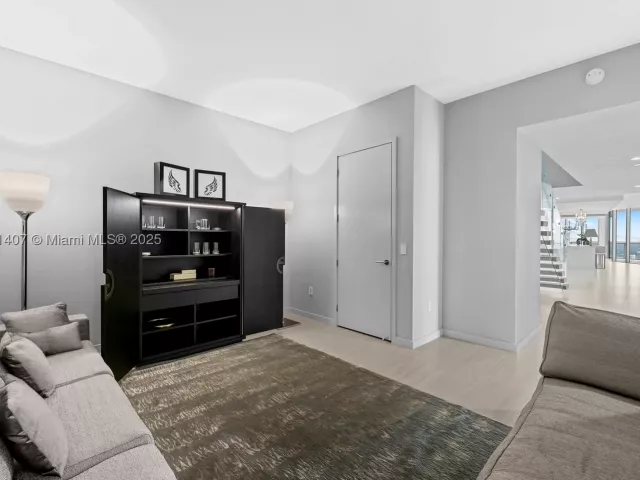 5-bedroom condo for sale in Miami - 851 NE 1st Ave PH 5401 - MondialRealty