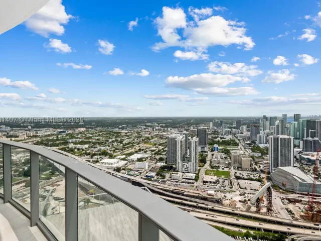 5-bedroom condo for sale in Miami - 851 NE 1st Ave PH 5401 - MondialRealty