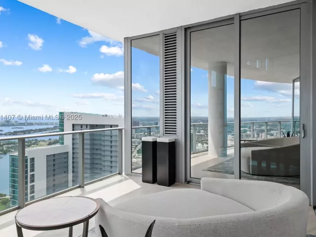 5-bedroom condo for sale in Miami - 851 NE 1st Ave PH 5401 - MondialRealty
