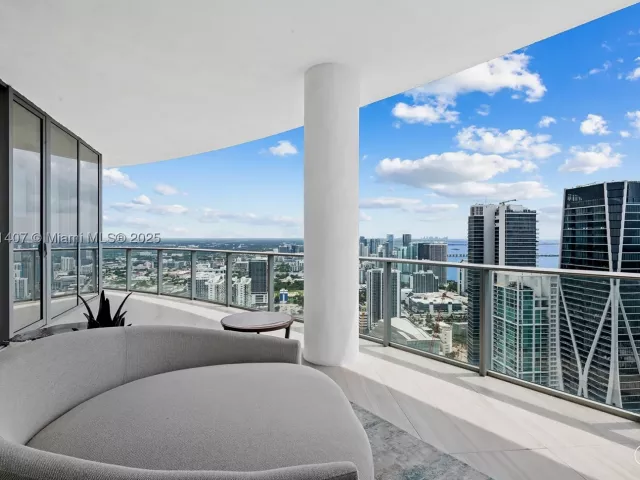 5-bedroom condo for sale in Miami - 851 NE 1st Ave PH 5401 - MondialRealty