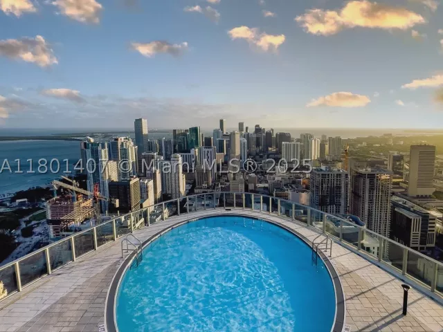 5-bedroom condo for sale in Miami - 851 NE 1st Ave PH 5401 - MondialRealty