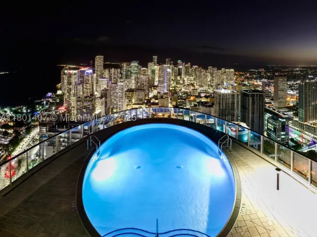 5-bedroom condo for sale in Miami - 851 NE 1st Ave PH 5401 - MondialRealty