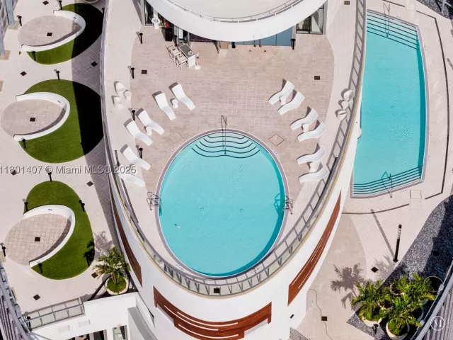 5-bedroom condo for sale in Miami - 851 NE 1st Ave PH 5401 - MondialRealty