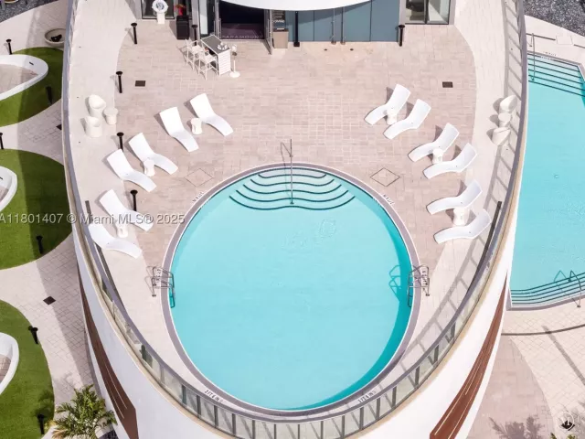 5-bedroom condo for sale in Miami - 851 NE 1st Ave PH 5401 - MondialRealty
