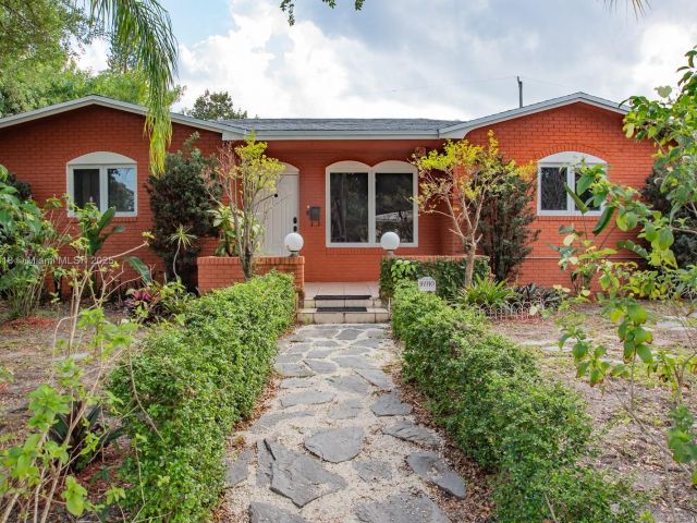 Home for sale at 16910 NE 8th Ct - photo 6012144