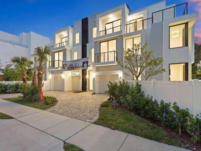 Home for sale at 408 SE 2nd Street - photo 6631067