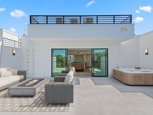 Home for sale at 408 SE 2nd Street - photo 6631070